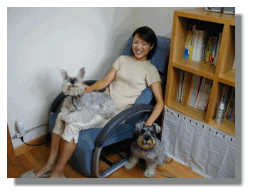 肩こりをいやすのはマッサージ椅子と愛犬